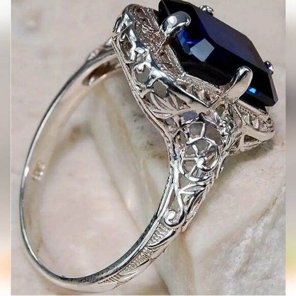 New SAPPHIRE FASHION RING - Picture 2 of 4